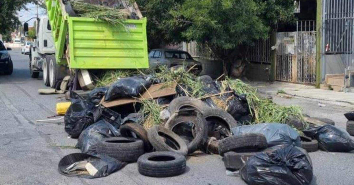 Tiran trabajadores de Simeprode basura en casas de diputados del PAN